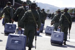 Un muerto y tres militares heridos deja enfrentamiento en centro de votación en Aragua (Fotos)