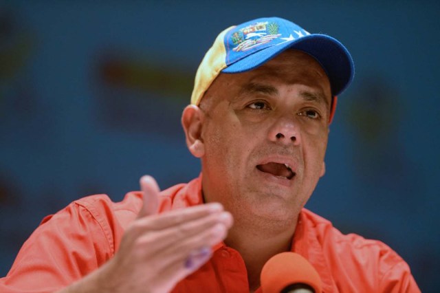 The Mayor of Libertador municipality Jorge Rodriguez speaks during a press conference at the United Socialist Party of Venezuela (PSUV) headquarters in Caracas on December 7, 2015. Venezuela's jubilant opposition vowed Monday to drag the oil-rich country out of its economic crisis and free political prisoners after winning control of congress from socialist President Nicolas Maduro. AFP PHOTO/FEDERICO PARRA / AFP / FEDERICO PARRA