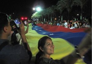 Gigantesco tricolor recorrió Ciudad Guayana en festejo por el cambio político