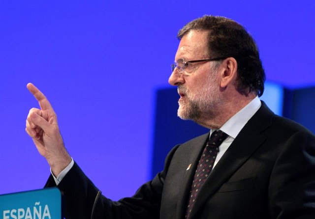 Rajoy no reúne apoyos para gobernar y socialistas no renuncian a intentarlo