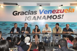 Oposición sigue a la espera del diálogo conciliador que prometió Maduro