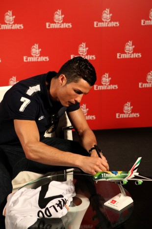 Emirates-Global-Ambassador-Cristiano-Ronaldo-signing-Emirates-plane