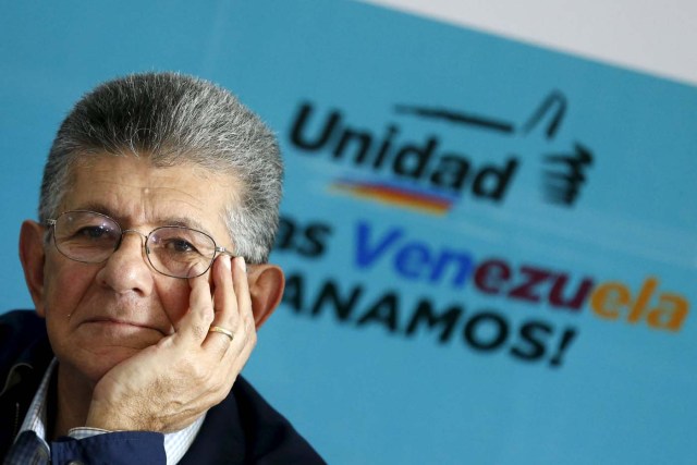 Henry Ramos Allup, a new elected deputy from Venezuelan coalition of opposition parties (MUD) attends to a news conference in Caracas, Venezuela, December 11, 2015. REUTERS/Carlos Garcia Rawlins