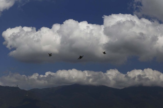 Fighter jets from the Venezuelan Air Force take part in a military parade in Caracas, December 12, 2015. REUTERS/Marco Bello     FOR EDITORIAL USE ONLY. NO RESALES. NO ARCHIVE.