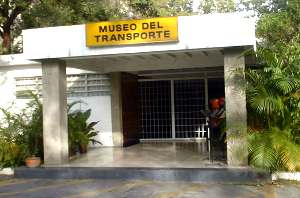 Rateros continúan diezmando al Museo del Transporte de Caracas… ¿y las autoridades?, bien gracias