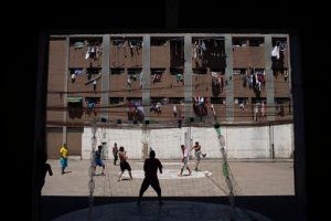 Violentas pandillas gobiernan la abarrotada cárcel de Brasil (Fotos)