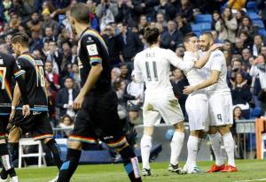 Benzema celebró con tres goles sus doscientos partidos en Primera