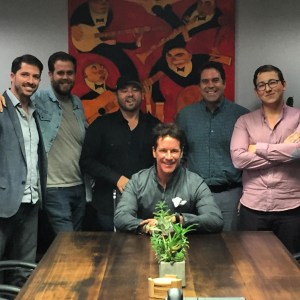 Fernando Carrillo firma contrato artístico con Primary Wave en Hollywood