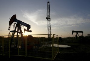 El precio del petróleo vuelve a caer en Nueva York tras acuerdo entre productores