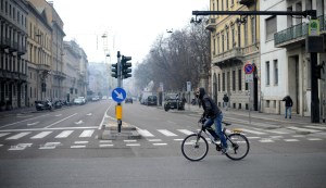 El smog obliga a limitar o prohibir el tráfico en varias ciudades de Italia (Fotos)