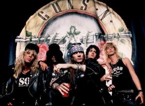Guns N’ Roses inició gira con Axl Rose en silla de ruedas