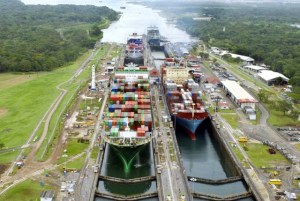 Administrador del Canal de Panamá recibe importante condecoración japonesa