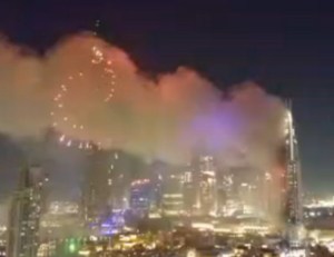 Dubai extingue por completo el fuego en el hotel e investiga sus causas