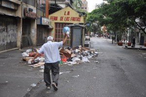 ¿Y Jorge Rodríguez? Centro de Caracas amaneció con basura hasta encima de los carros este #1E (Fotos)