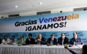 Oposición venezolana confía en la Fuerza Armada y convoca a posesión de sus diputados