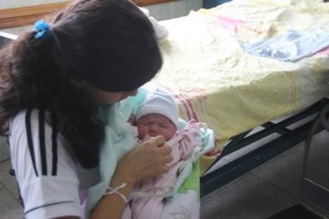 Ella es Mariangel Barroso, la primera niña nacida en San Cristóbal en 2016  (Fotos)