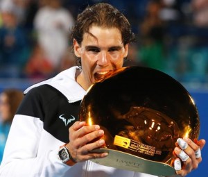 Nadal obtiene el título en torneo de Abu Dhabi tras batir a Raonic