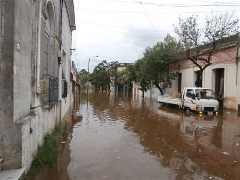 Se reduce a más de 13 mil los desplazados por inundaciones en Uruguay
