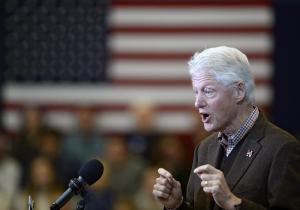 Bill Clinton realiza primer acto de campaña en solitario a favor de Hillary