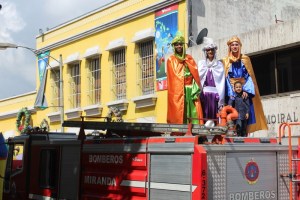 Reyes Magos regalaron alegría a niños de Los Teques (Fotos)
