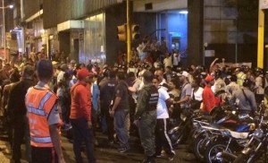 Reportan tensa situación en alrededores de la AN mientras Maduro nombra a nuevo Gabinete (Fotos)