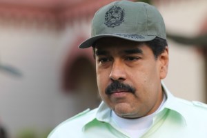 Maduro dice que con el retiro de los cuadros de Chávez de la AN “buscan una intervención internacional”