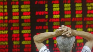 Los mercados mundiales caen por desplome de bolsas chinas