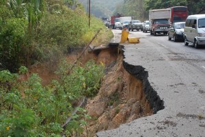 La carretera Panamericana de Valencia es un peligro latente