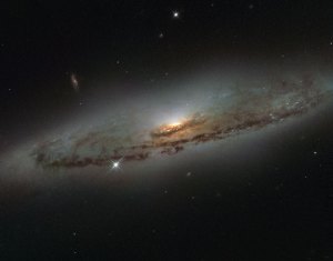 El telescopio Hubble captó una inmensa y hambrienta galaxia