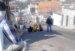 Tres heridos dejan enfrentamientos tras protestas en Táchira: Cerrados accesos de la Ucat