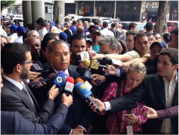 Jesús Ollarves: Difieren por tercera vez audiencia de Manuel Rosales sin justificación