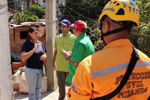 Capriles entregó recursos para obras de infraestructura social en Guarenas