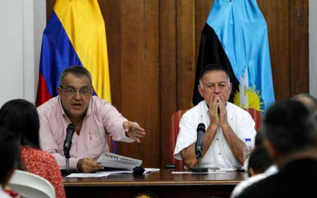 Maracaibo,Venezuela,18/01/2016. Reunion con sector productivo de Eulogio del Pino, ministro para el Petroleo y Mineria, junto a Arias Cardenas, gobernador del Zulia, en el palacio de gobierno.Ambos explican alcances del decreto de Emergencia Economica, anunciado por el pdte Nicolas Maduro.