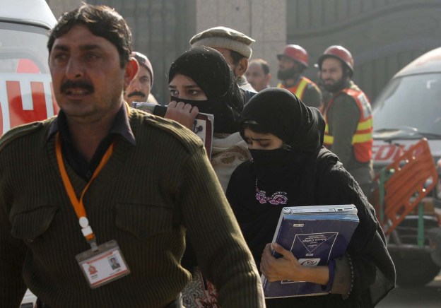 A rescue worker guides students, after they were rescued in a militant attack at Bacha Khan University, in Charsadda, Pakistan, January 20, 2016. REUTERS/Fayaz Aziz