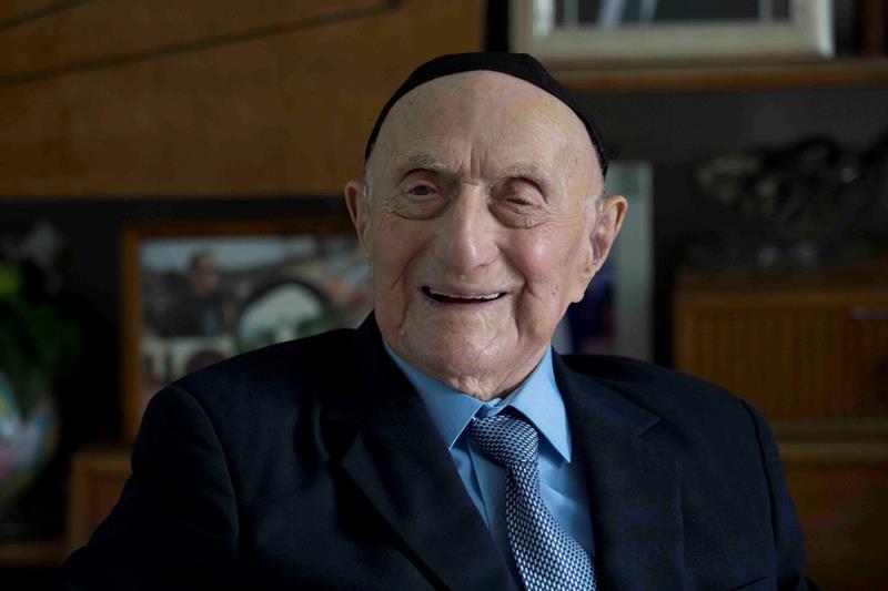 Tiene 112 años y es un sobreviviente del Holocausto