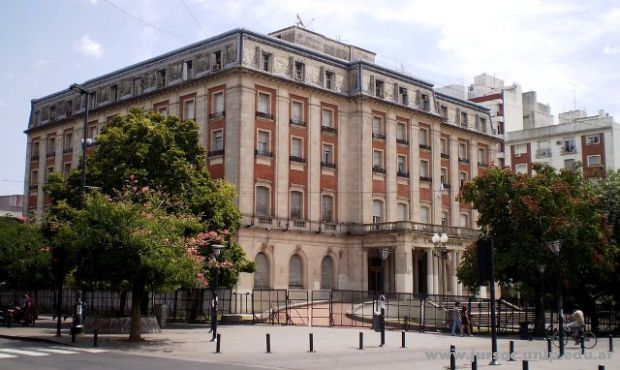 Justicia argentina frena decreto de disolución de ente regulador de medios