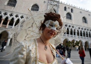 Inicia Carnaval de Venecia con seguridad intensificada (Fotos)