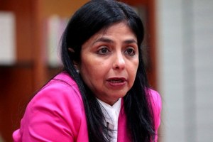 Delcy Rodríguez “prohíbe” a Almagro referirse a Venezuela y le llama “simple administrador de la OEA”