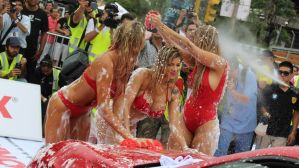 Vas a querer que te laven el carro cuando veas a estas sexys chicas del “Car Wash” (Fotos)