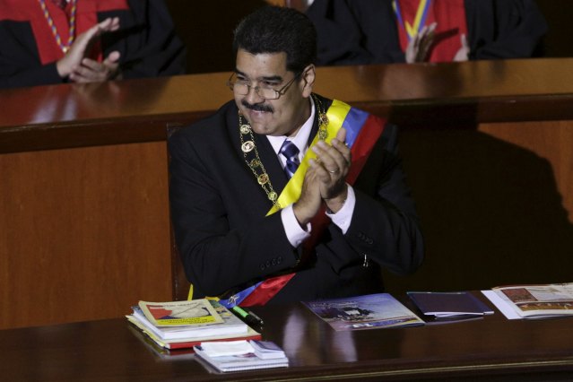 Venezuela's President Nicolas Maduro applauds as he attends a ceremony to mark the opening of the judicial year at the Supreme Court of Justice (TSJ) in Caracas, January 29, 2016. REUTERS/Marco Bello