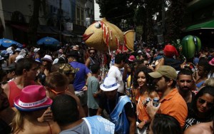 Un muerto y tres heridos en tiroteo en desfile de carnaval callejero en Rio de Janeiro