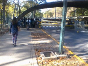 Cerrada entrada por Plaza Venezuela a la UCV por protesta