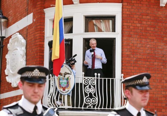 Assange permanece en la embajada de Ecuador en Londres (Foto REUTERS/Olivia Harris)