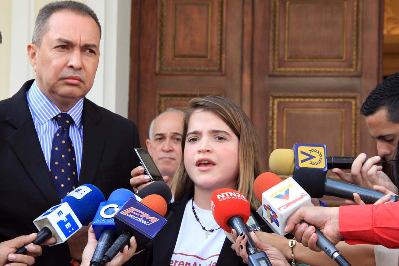 La hija de Antonio Ledezma aseguró que su padre es “víctima de una persecución continuada”