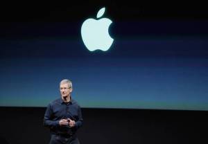 Apple dice que no dará el brazo a torcer en defensa de privacidad del iPhone