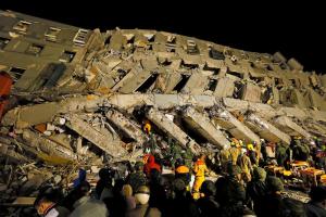 IMPACTANTE: Capturan momentos del terremoto en Taiwán (Videos + fotos)
