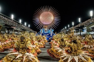 Sobredosis de samba y erotismo destierra miedo al zika en el Carnaval de Río (FOTOS)