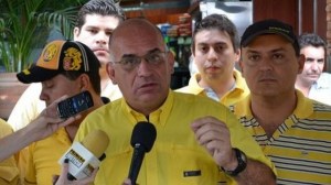 José Antonio España: El bachaqueo llegó a los terminales y aeropuertos de Venezuela