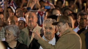 Mujica dice que Raúl Castro tiene decidido abandonar la presidencia de Cuba