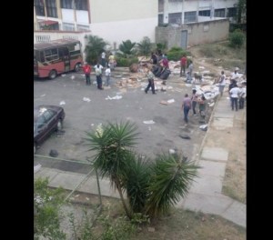 ¡Hay Hambre! Así quedó el Mercal a cielo abierto que saquearon en Ocumare del Tuy (Fotos)